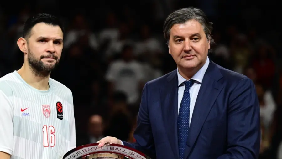 Ολυμπιακός: Η απονομή για τη 2η θέση του Super Cup της EuroLeague