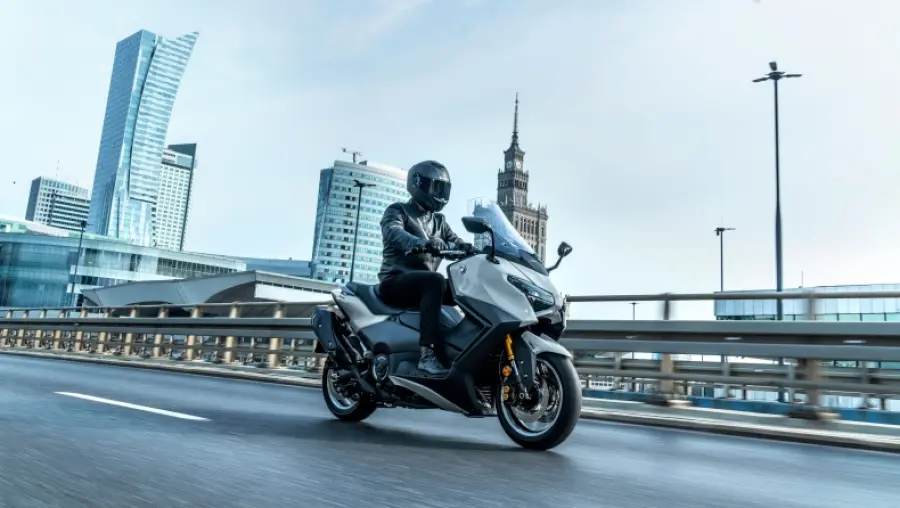 Yamaha TMAX Tech MAX: Όφελος 1.000 ευρώ στην έκδοση Ceramic Grey