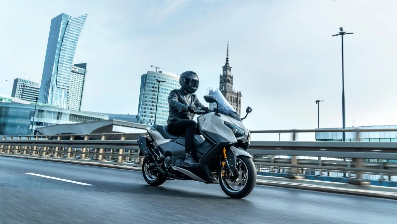 Yamaha TMAX Tech MAX: Όφελος 1.000 ευρώ στην έκδοση Ceramic Grey