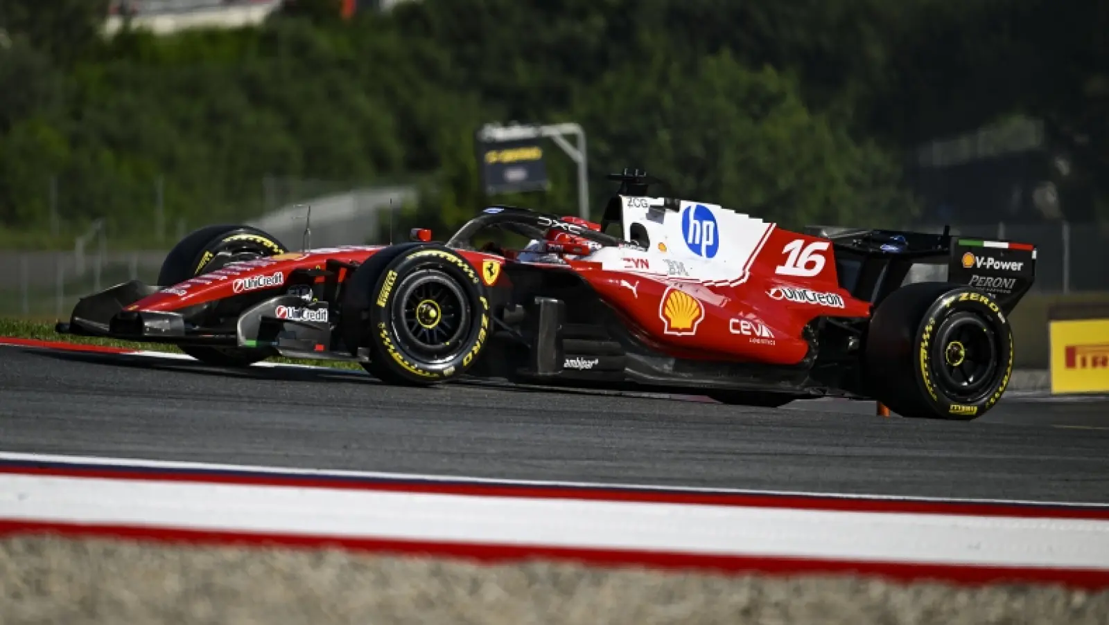 F1: Γιατί η Ferrari δεν κάλυψε άμεσα τη διαφορά στον κινητήρα