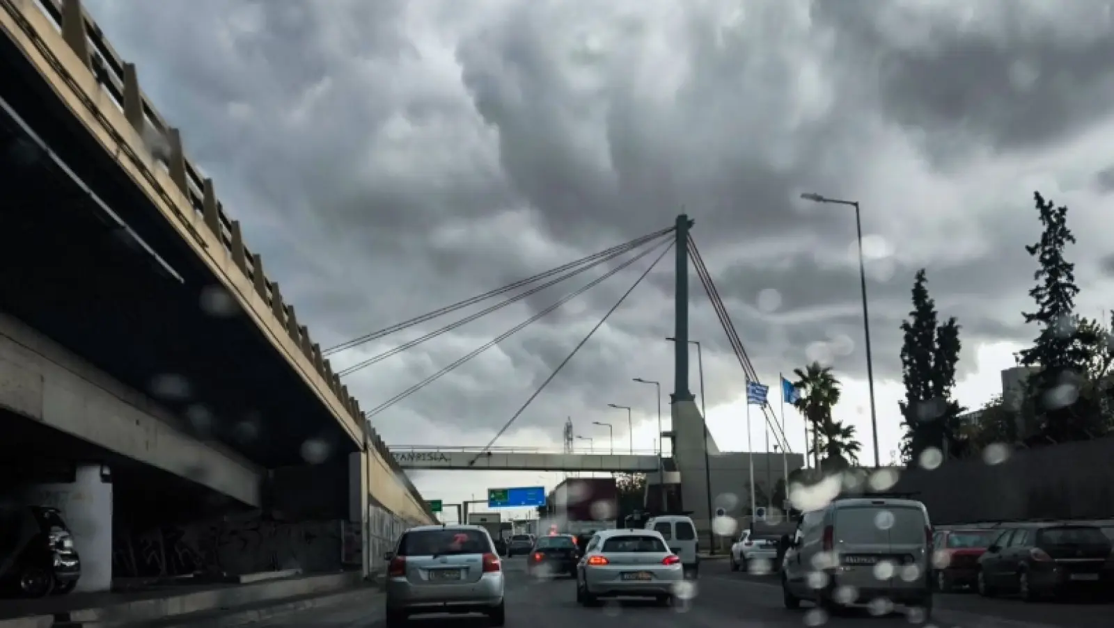 Διπλή κακοκαιρία: Πέφτει έως 8 βαθμούς η θερμοκρασία - Έρχονται βροχές και καταιγίδες