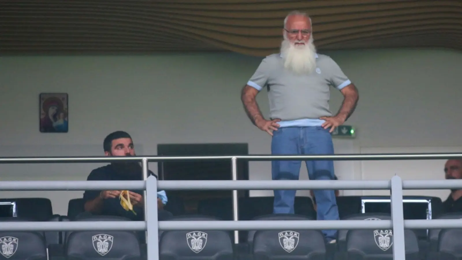 Μαρινάκης - Σαββίδης: Το πουρμπουάρ στη σερβιτόρα και η ατάκα «μην πληρώνει μόνο ο Μυστακίδης»!