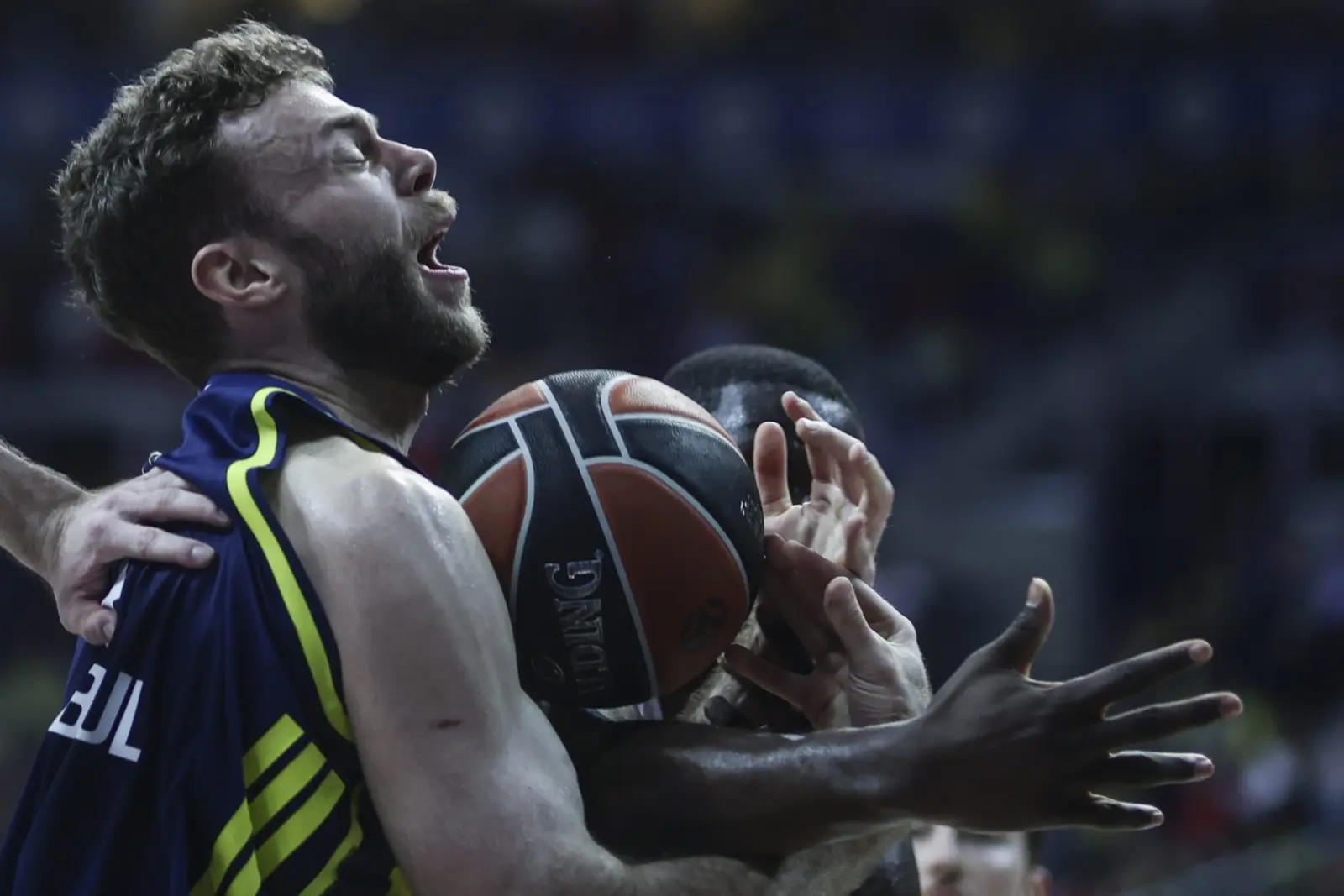 Φενέρμπαχτσε – Μπεσίκτας 72-59: Πάλεψε όμως δεν το γύρισε και η πρώτη κούπα «βάφτηκε» κίτρινη!