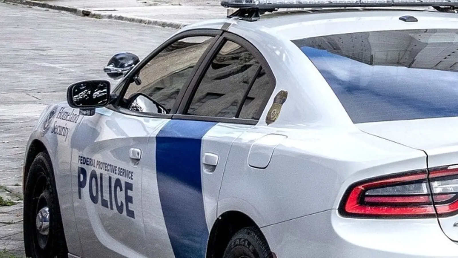 Τρόμος στη Νίκαια: Άνδρας κρατά εγκλωβισμένη τη γυναίκα του!