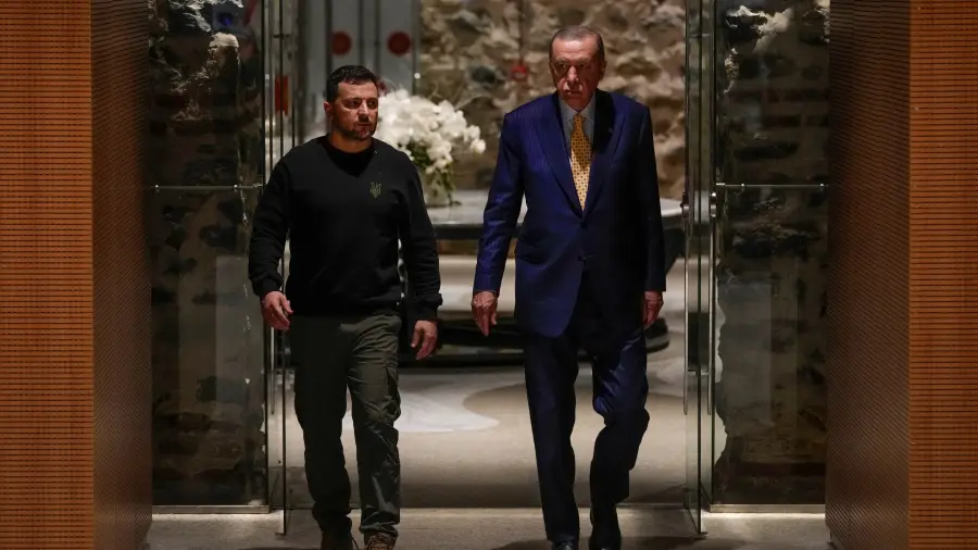 Ερντογάν σε Ζελένσκι: Να σταματήσουν οι επιθέσεις κατά πλοίων στη Μαύρη Θάλασσα
