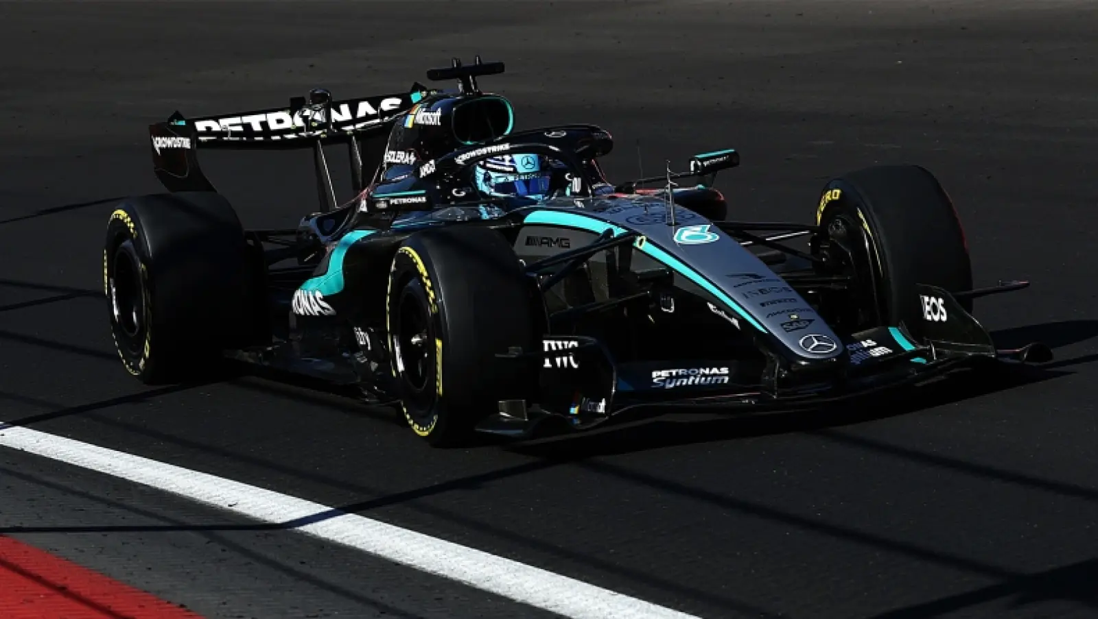 F1: Ο Ράσελ ταχύτερος στο FP1 του GP Αζερμπαϊτζάν, πρόβλημα για τον Αντονέλι