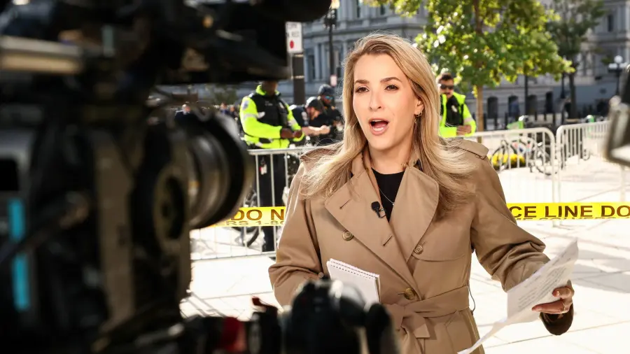 Στα δικαστήρια ξανά CNN, Politico και MS NOW κατά Τραμπ για την πρόσβαση στον Λευκό Οίκο