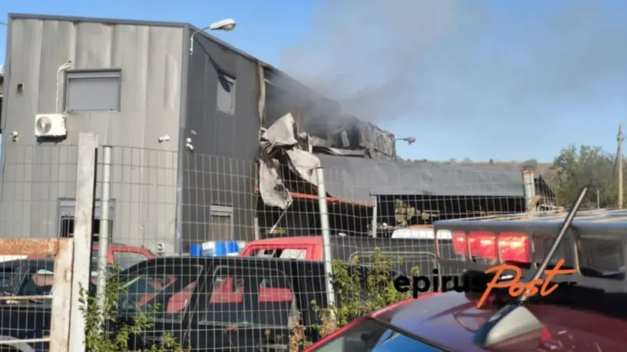 Ιωάννινα: Στις φλόγες εργοστάσιο ανακύκλωσης οχημάτων – Στο νοσοκομείο ένας εργαζόμενος