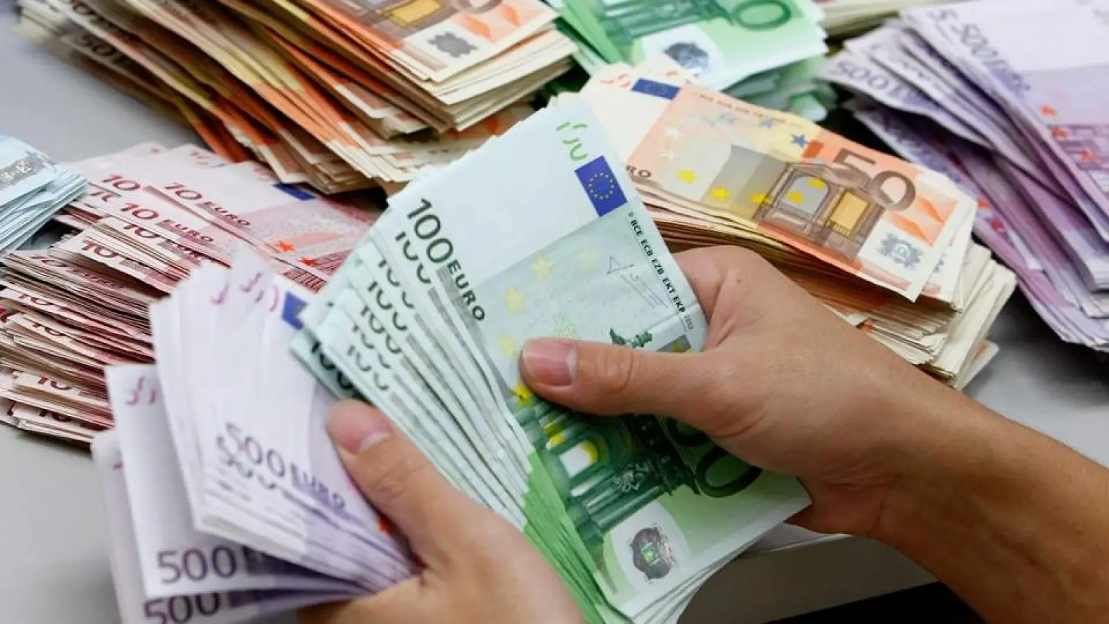 Λαμία: «Αστυνομικοί» απέσπασαν από 90χρονο 80.000 ευρώ με το πρόσχημα της παγίδευσης δράστη