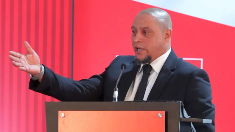 Ρομπέρτο Κάρλος: «Ξύπνησα και δεν είχα λεφτά»