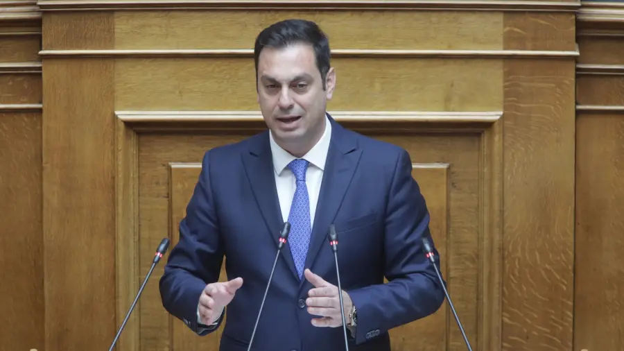 «Αν δεν έχεις 10 ευρώ για βενζίνη, χρησιμοποιείς τα ΜΜΜ»: Αντιδράσεις για τη δήλωση του βουλευτή Κουλκουδίνα
