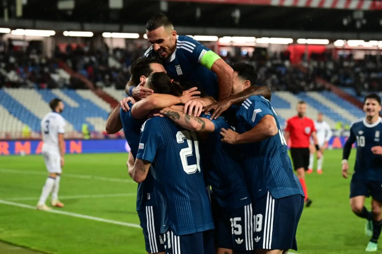 Nations League: Η Ελλάδα «άλωσε» το Βελιγράδι με… buzzer beater του Δουβίκα, 2-1 τη Σερβία με ανατροπή