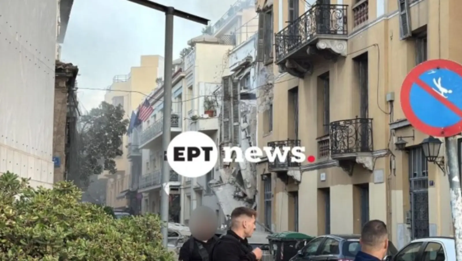 Ισχυρή έκρηξη στην Πλάκα: Κατέρρευσε παλιά κατοικία στη Λυσικράτους (vid)