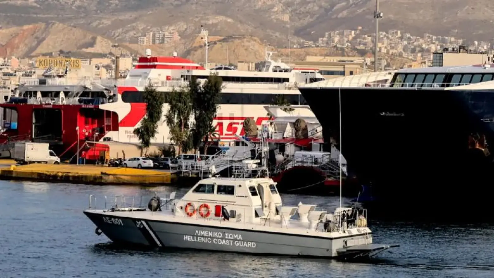 Εμπλοκή άγκυρας πλοίου στο λιμάνι του Πειραιά – 25 επιβάτες μεταφέρθηκαν στην Αίγινα