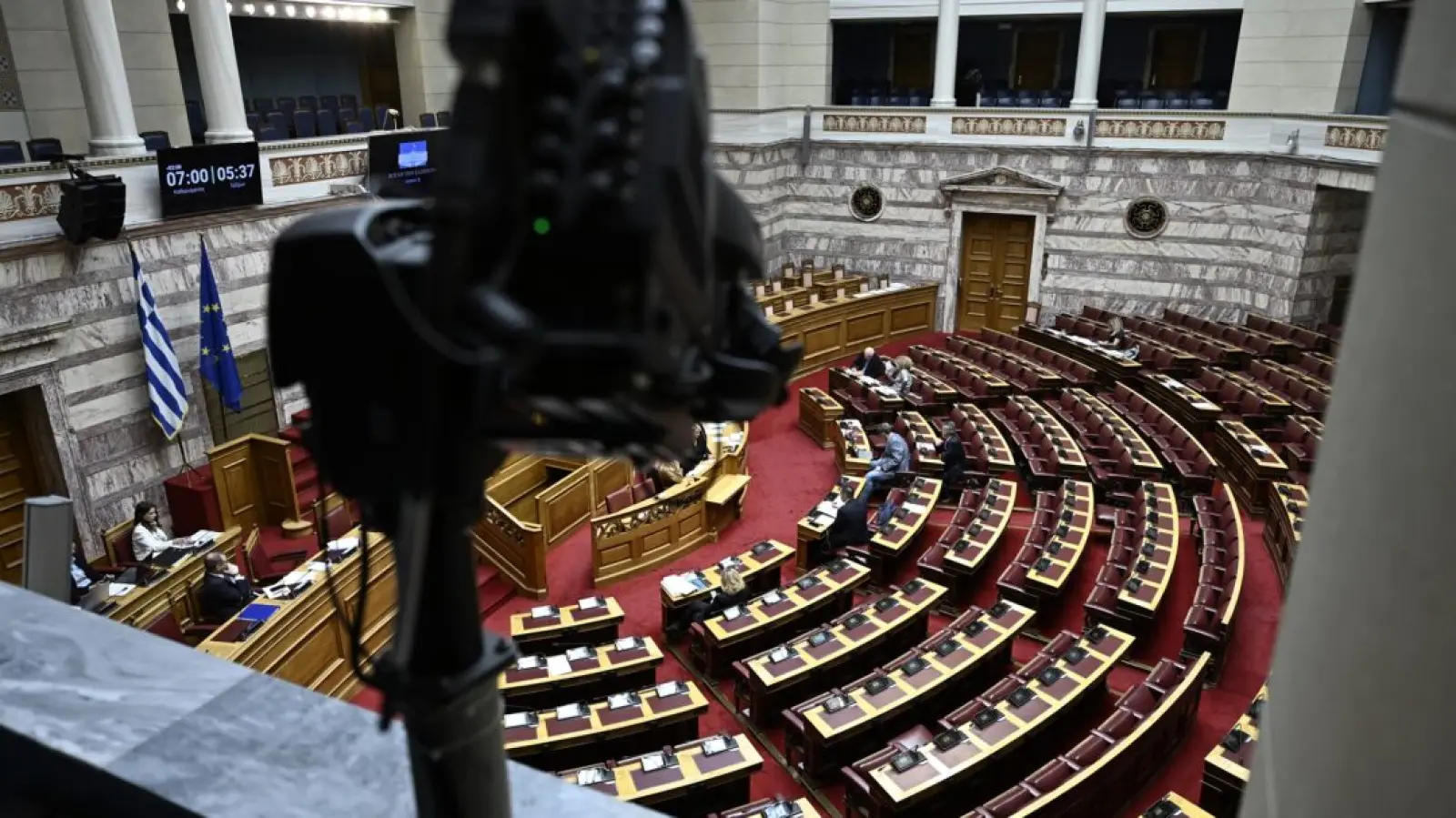 Πολιτική σύγκρουση με επίκεντρο τις τιμές των καυσίμων
