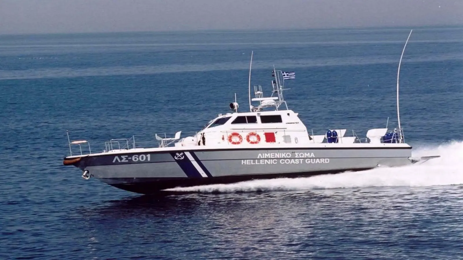Φωτιά σε οχηματαγωγό πλοίο βόρεια της Μυκόνου