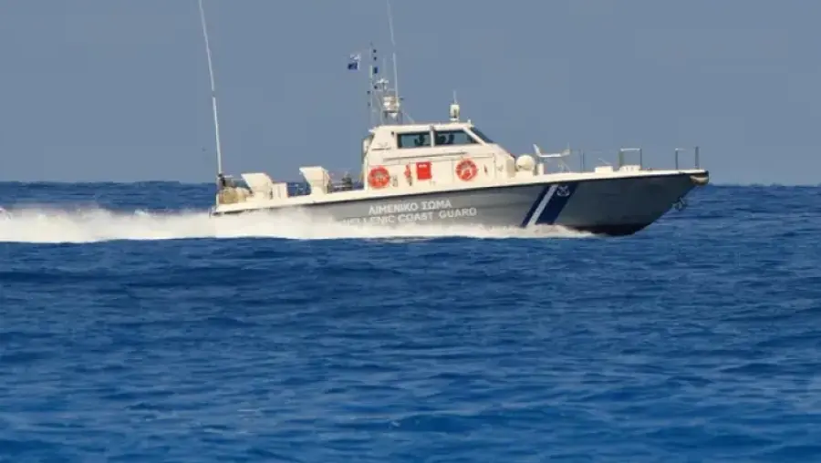 Συναγερμός στη Μύκονο: Ξέσπασε φωτιά σε οχηματαγωγό πλοίο με 29 άτομα