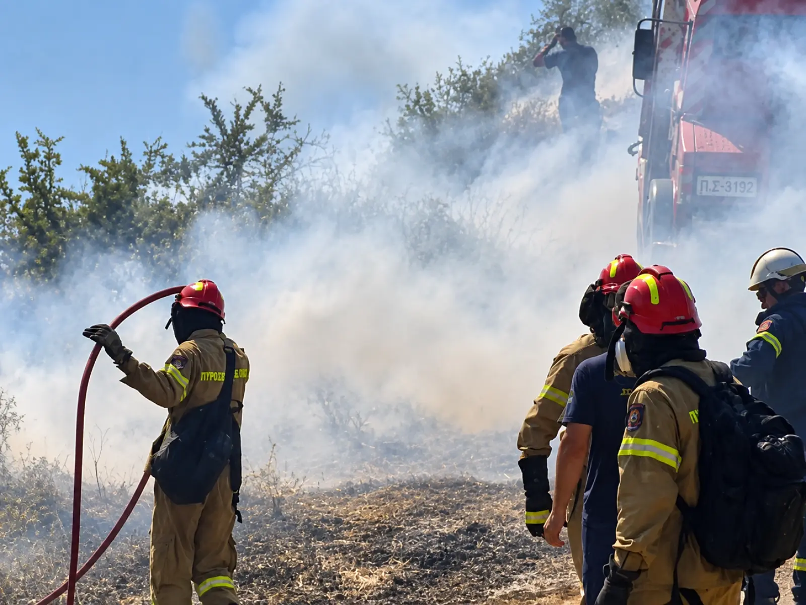 Κορωπί: Πυρκαγιά σε χαμηλή βλάστηση στον Προφήτη Ηλία
