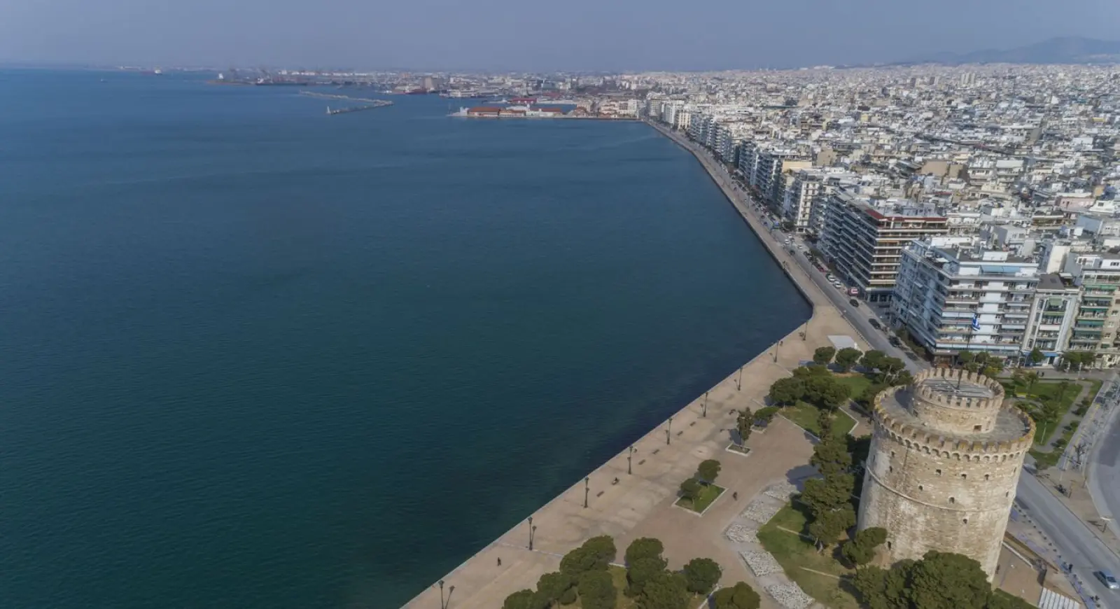 Θεσσαλονίκη: Στα πράσινα ο Λευκός Πύργος για την Παγκόσμια Ημέρα Φαρμακοποιού