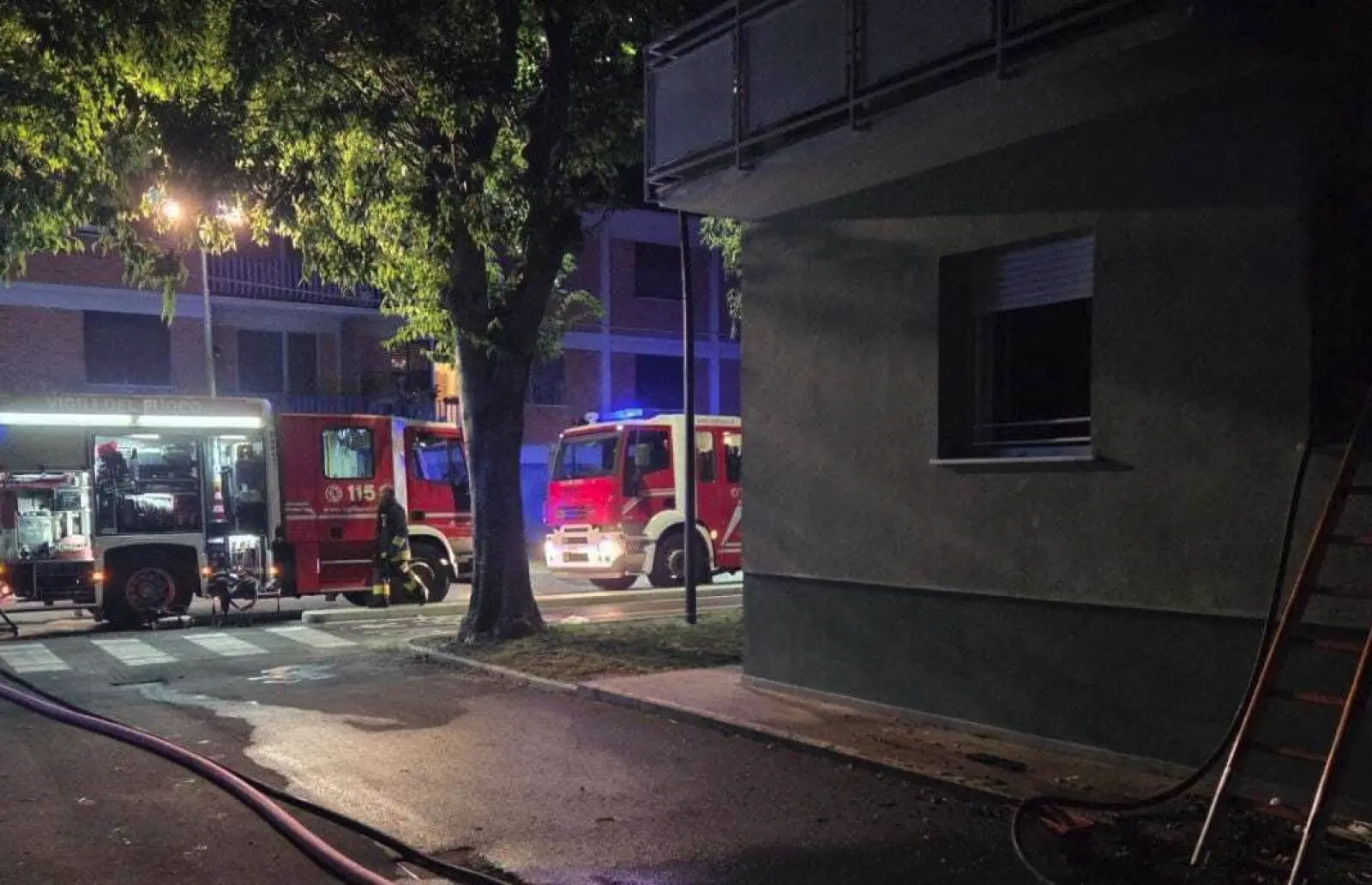 Ιταλία: Τραγωδία στην Τοσκάνη από πυρκαγιά σε τριώροφο κτίριο – Δύο νεκροί και τραυματίες