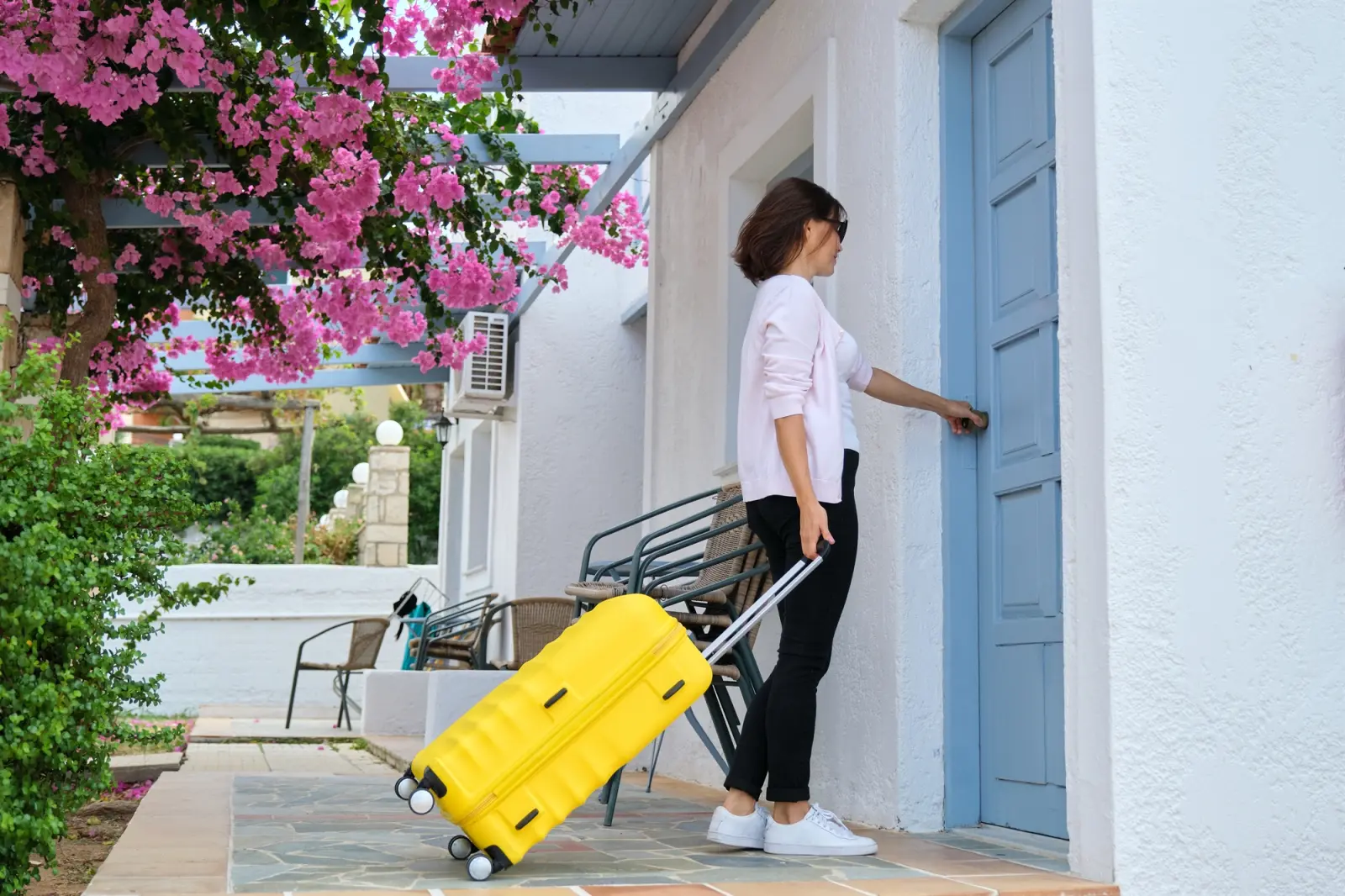 Μπαράζ διασταυρώσεων για τα εισοδήματα από Airbnb