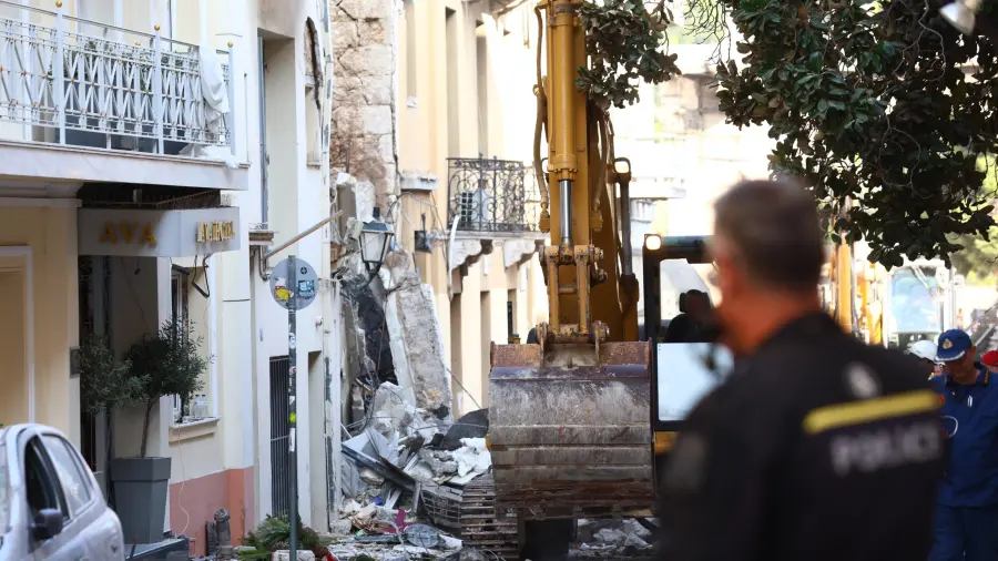 Εκρηξη στην Πλάκα: Αναφορές για 6 αγνοουμένους, βρέθηκε τσάντα τουρίστριας