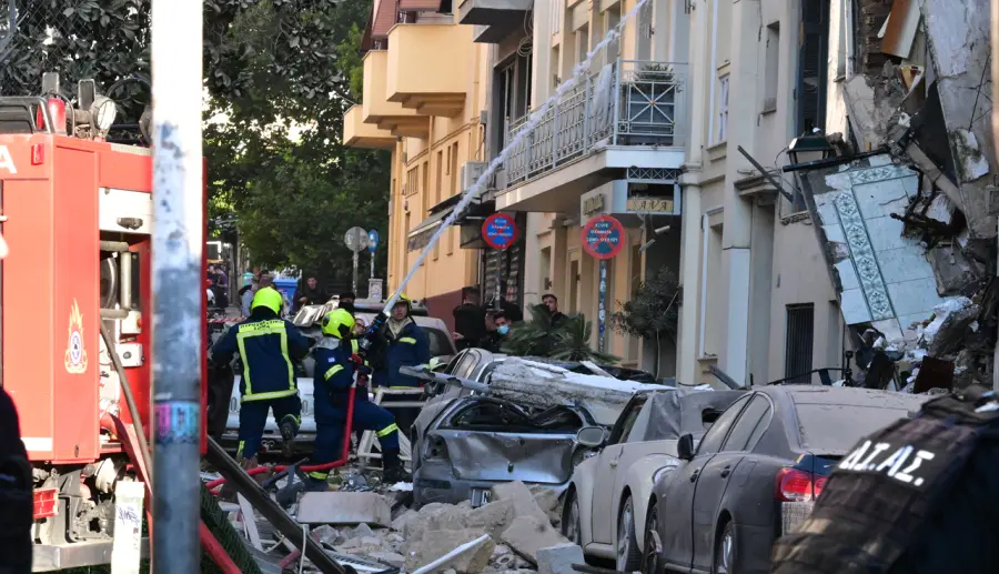Έκρηξη στην Πλάκα: Εντοπίστηκε γυναικεία τσάντα – Έρευνες για αγνοούμενους