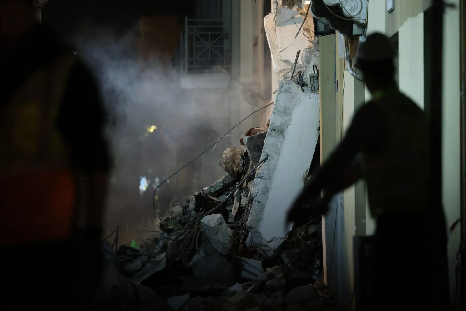 Πλάκα: Ολονύχτια επιχείρηση για τον εντοπισμό των έξι αγνοουμένων