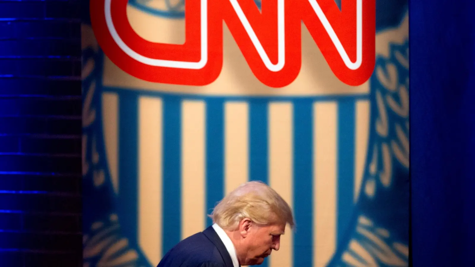 ΗΠΑ: Το CNN αποκλείστηκε από προγραμματισμένη μετακίνηση του προέδρου Τραμπ