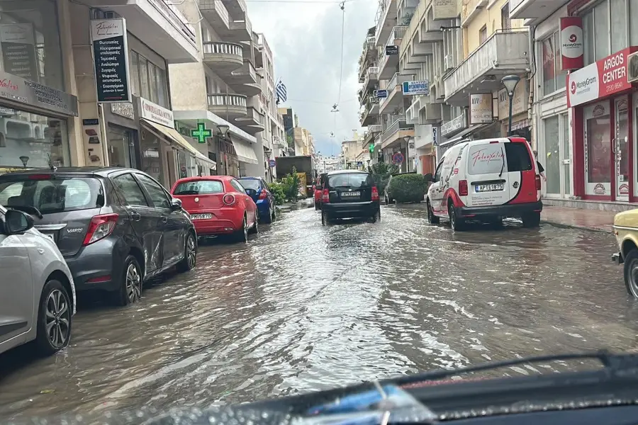 Καιρός: Επικαιροποίηση έκτακτου δελτίου – Ισχυρές καταιγίδες και άνεμοι 8 μποφόρ
