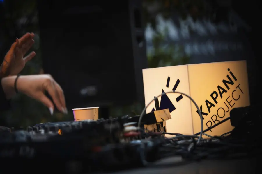 Kapani Project 2026: Μουσική, τέχνη και performances για δύο ημέρες στην Αγορά Άθωνος
