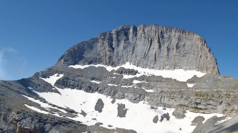Τα πρώτα χιόνια σε Όλυμπο και Καϊμάκτσαλαν – Ντύθηκαν στα λευκά οι κορυφές