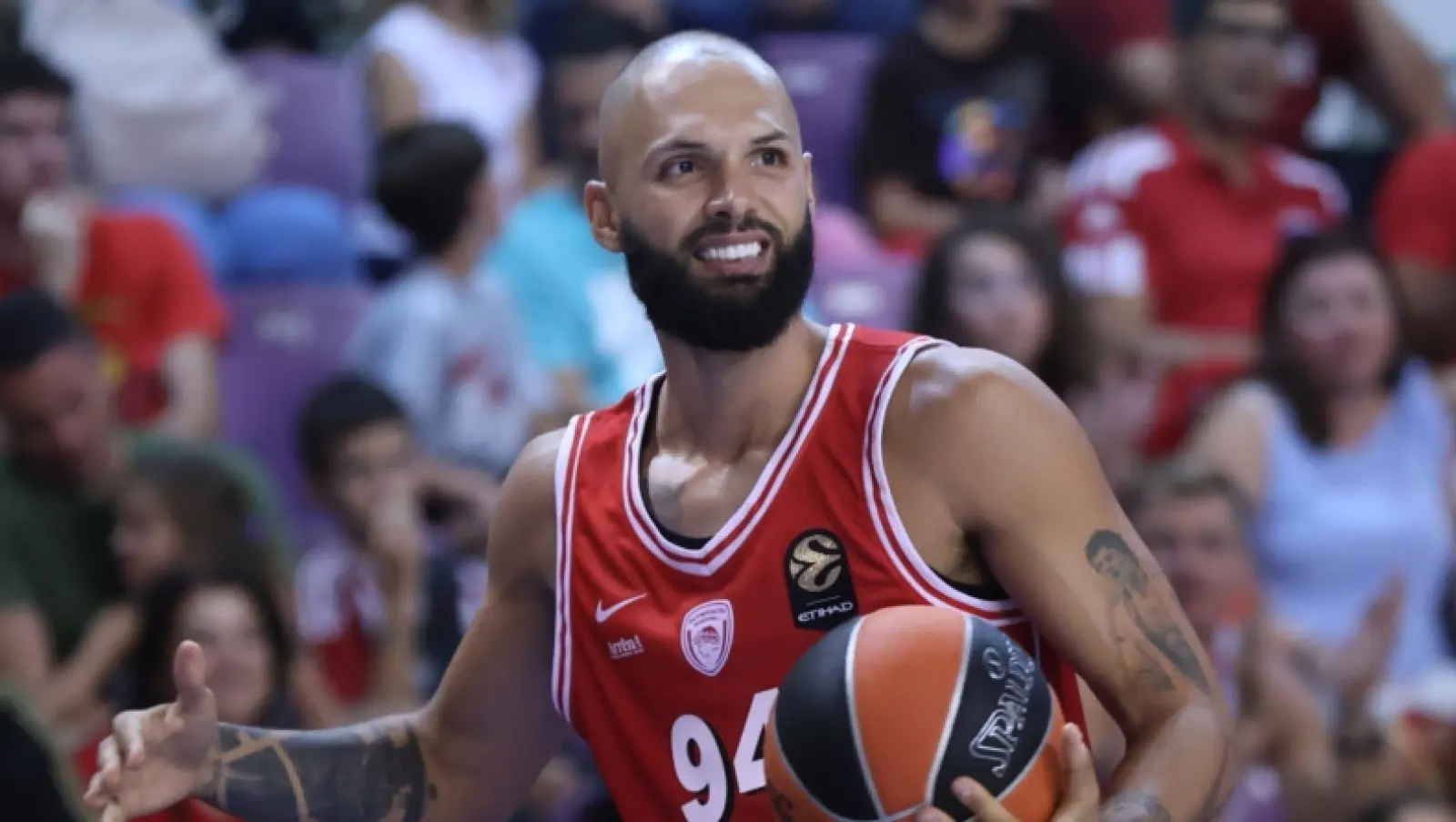 Φουρνιέ: Ενθουσιάστηκε με το trend του AI που τον δείχνει να... ραπάρει με τον Μπαρτζώκα!