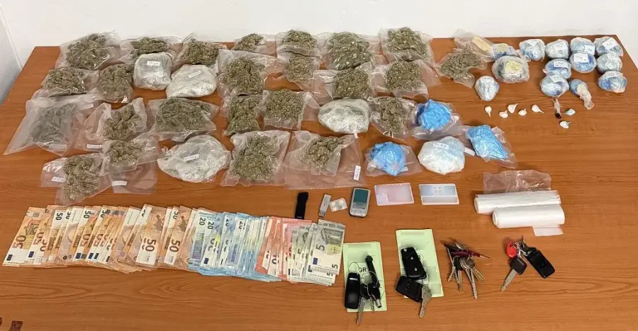 Συνελήφθη 33χρονος για διακίνηση ναρκωτικών – Τα έκρυβε στον λεβιέ ταχυτήτων
