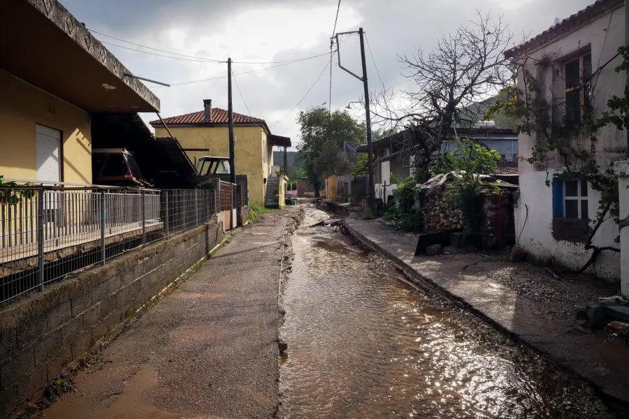 Προβλήματα σε Σκιάθο και Εύβοια από τις βροχοπτώσεις – Κατολισθήσεις, απεγκλωβισμοί και πλημμυρισμένοι δρόμοι