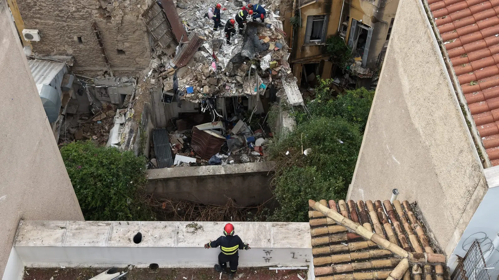 Εκρηξη στην Πλάκα: Τι εξετάζουν οι πραγματογνώμονες – «Στον 2ο όροφο η μεγαλύτερη εκτόνωση»