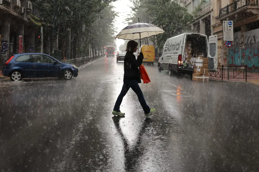 Καιρός: Σε ισχύ η πορτοκαλί προειδοποίηση για ισχυρές βροχές και καταιγίδες – Επικαιροποίηση του έκτακτου της ΕΜΥ