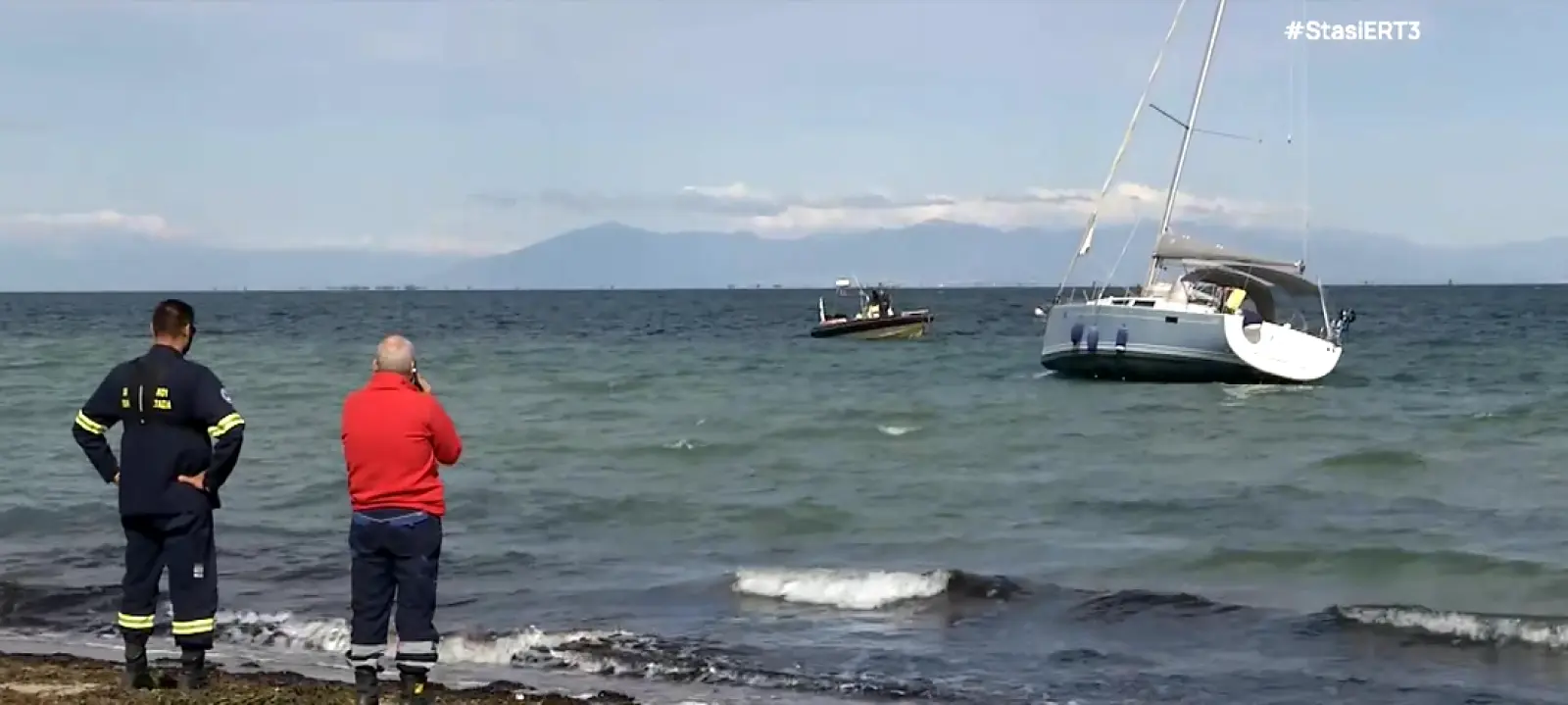 Θεσσαλονίκη: Ιστιοφόρο προσάραξε στα αβαθή – Σε εξέλιξη η διαδικασία αποκόλλησης και ρυμούλκησης