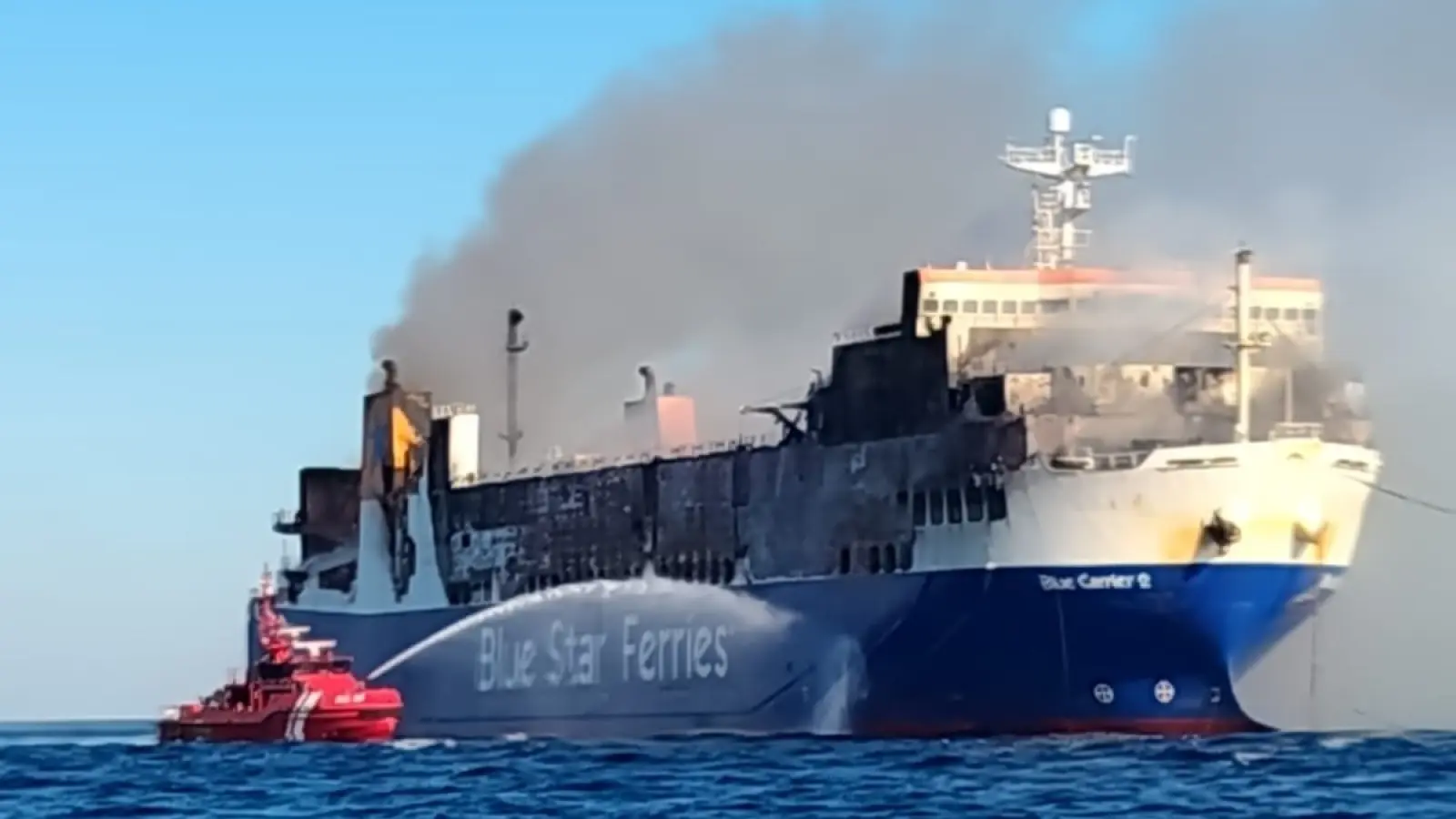Blue Carrier 2: Συνεχίζεται η κατάσβεση – Μεταφέρθηκε σε υπήνεμο σημείο νοτιοδυτικά της Τήνου