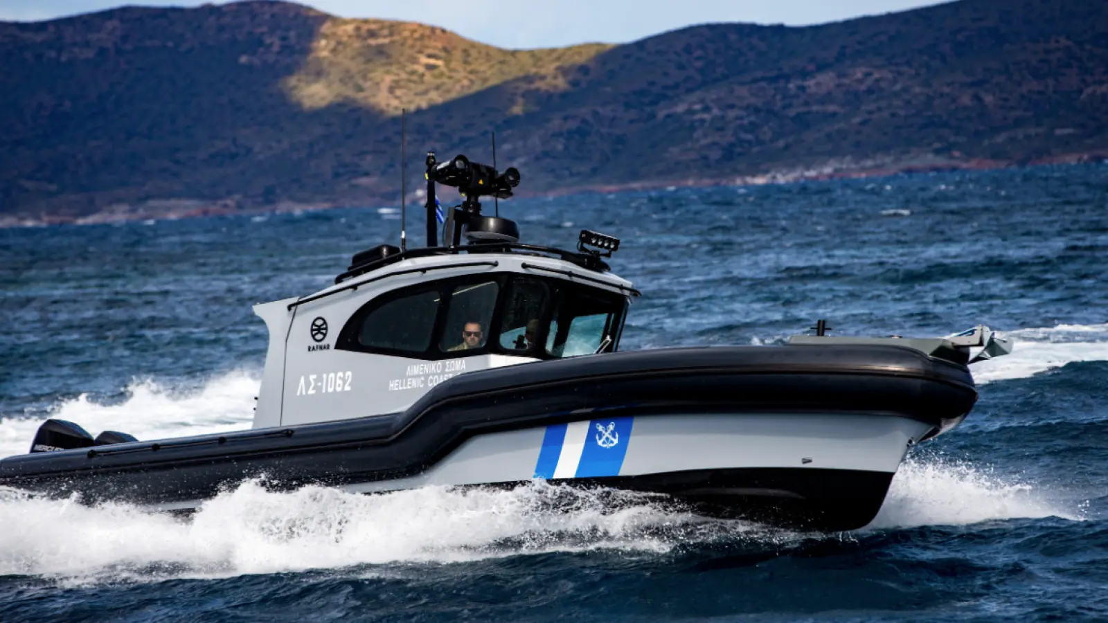 Λέμβος με 32 μετανάστες εντοπίστηκε νότια τη Γαύδου