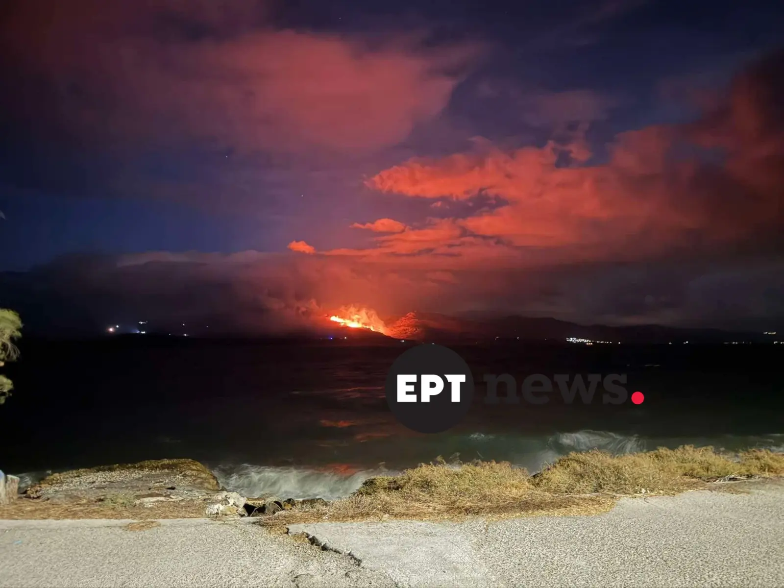 Λέσβος: Δασική φωτιά μεταξύ Παρακοίλων – Άγρας