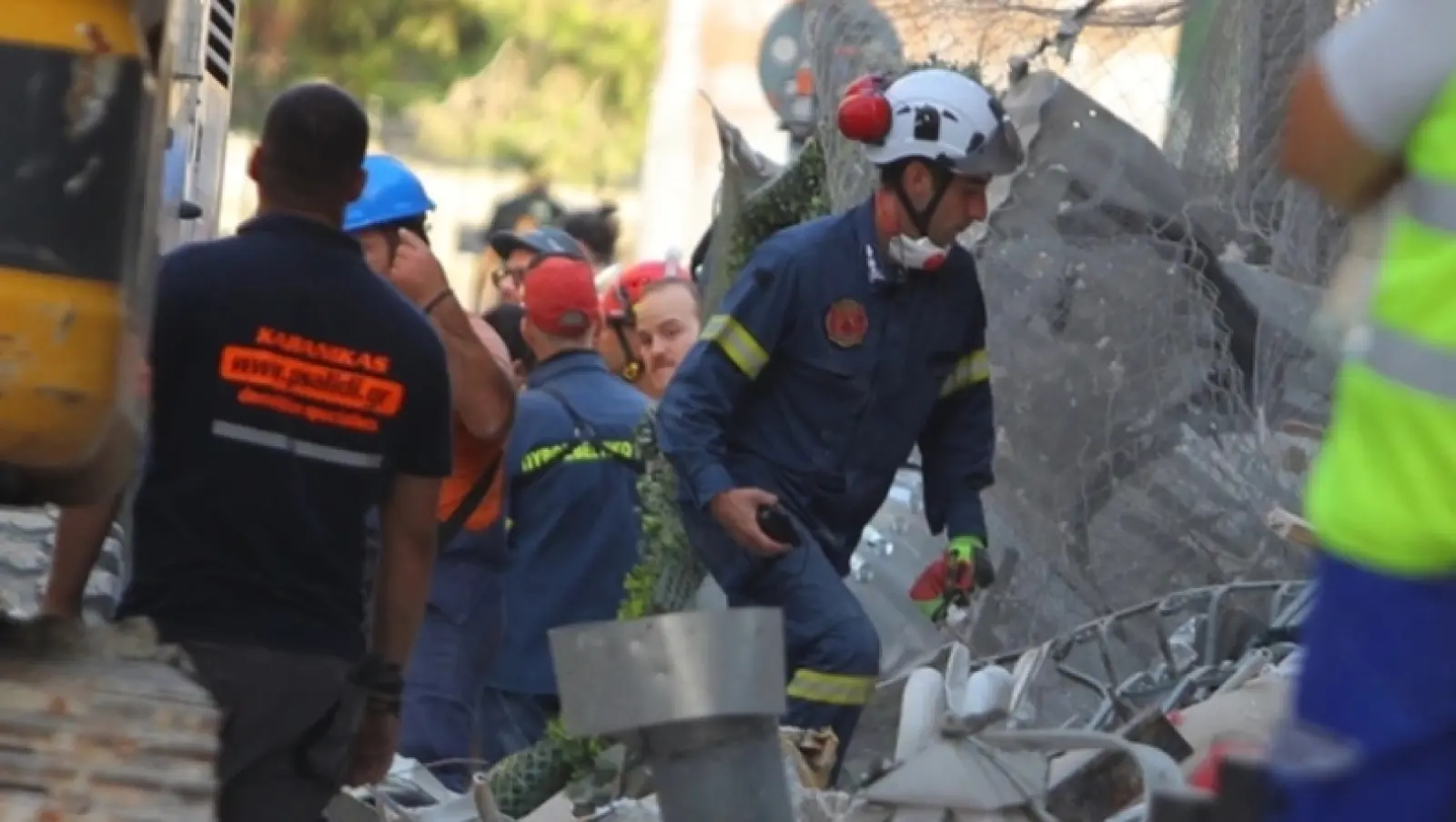 Πλάκα: Στο φως μαρτυρία για τεχνικό που έψαχνε για διαρροή κοντά στο κτίριο - Τα ερωτήματα για την έκρηξη