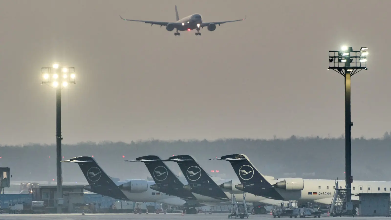 Lufthansa: Εκτακτη προσγείωση πτήσης της στη Λιόν μετά από φωτιά σε powerbank