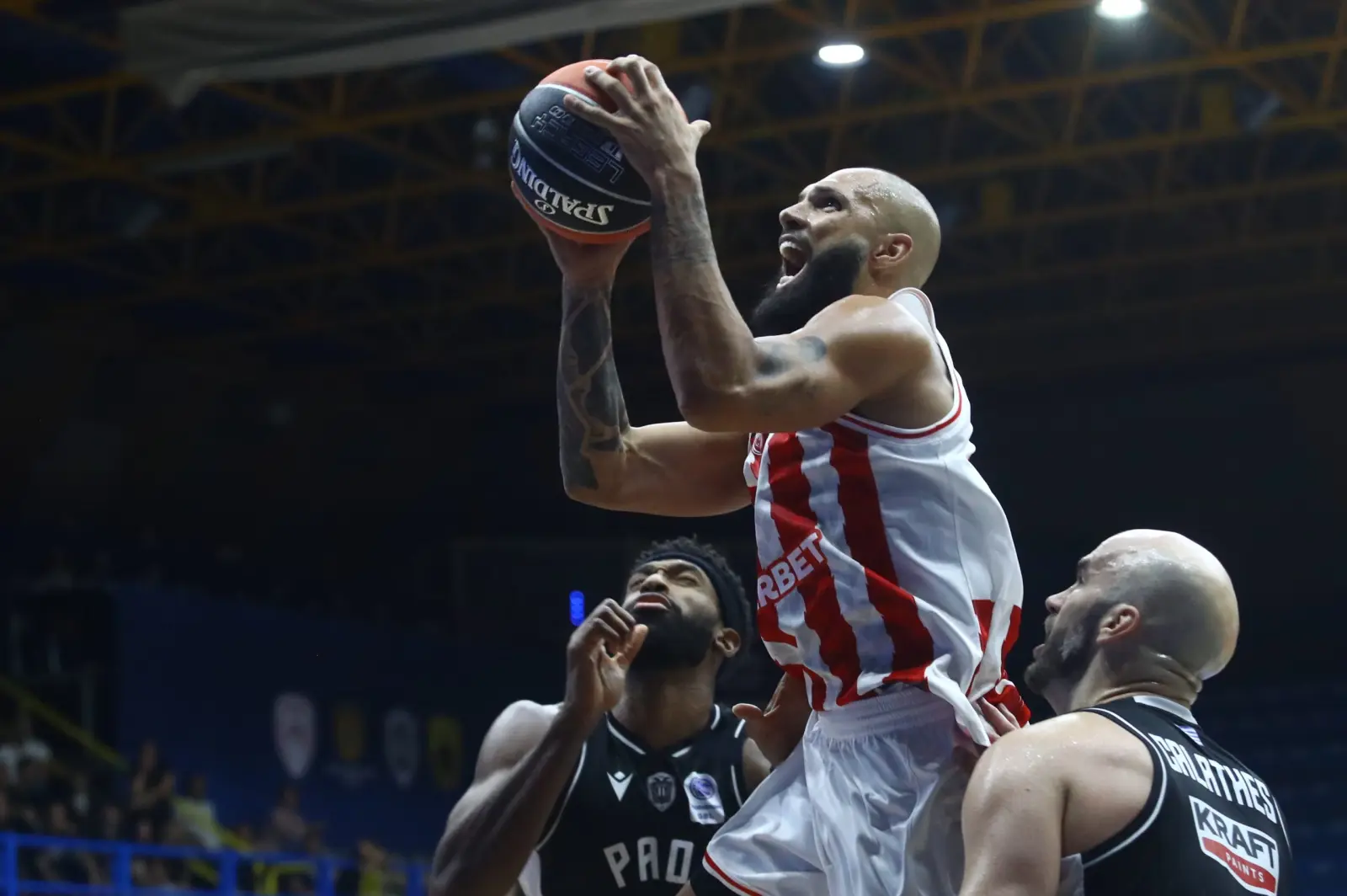 Ολυμπιακός – ΠΑΟΚ 101-96: Οι «ερυθρόλευκοι» άντεξαν την αντεπίθεση του «δικεφάλου του βορρά» και κατέκτησαν το Super Cup