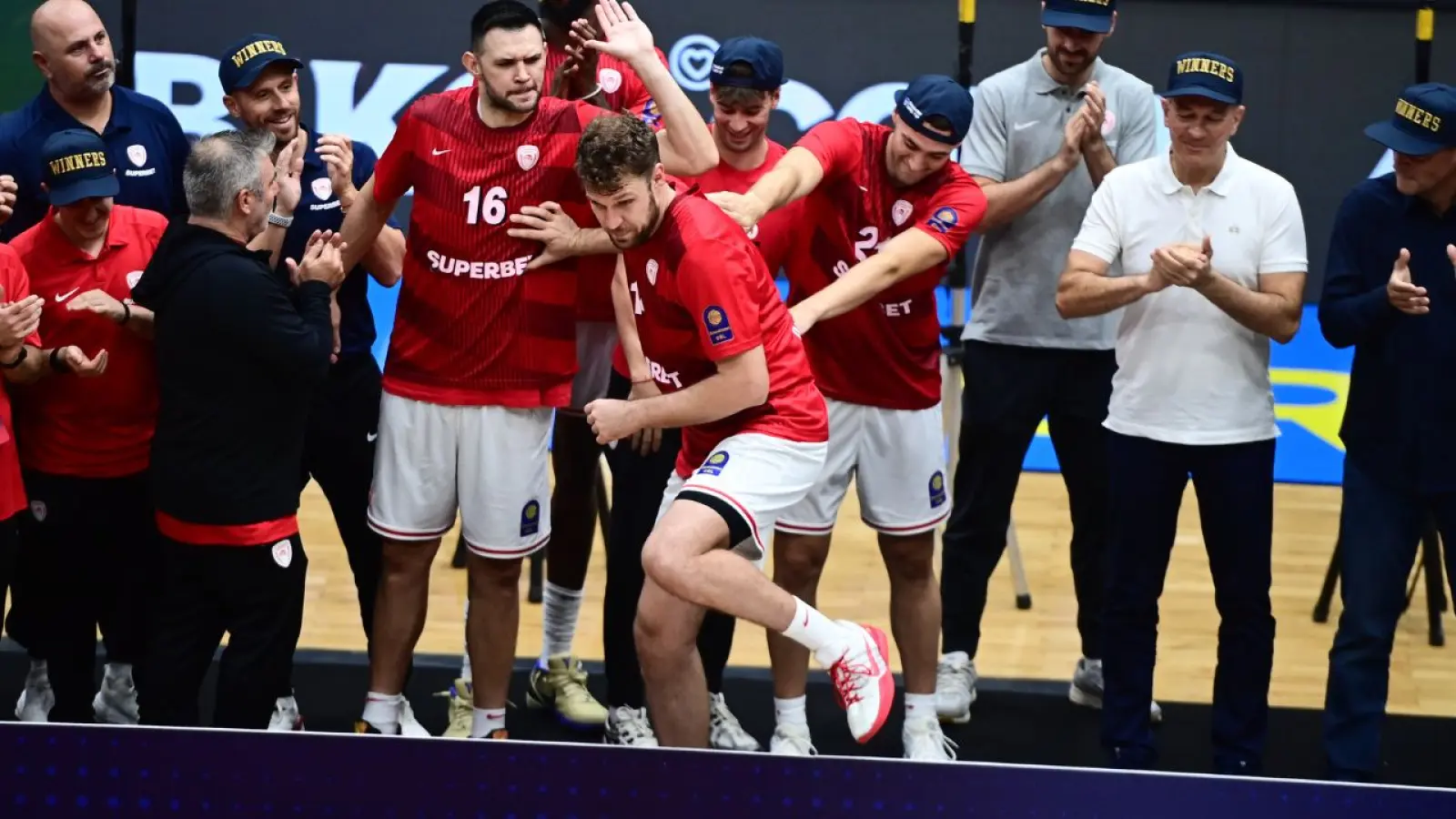 Βεζένκοφ: «Κατακτήσαμε τον πιο μικρό στόχο της σεζόν, έχουμε άλλους τρεις»!