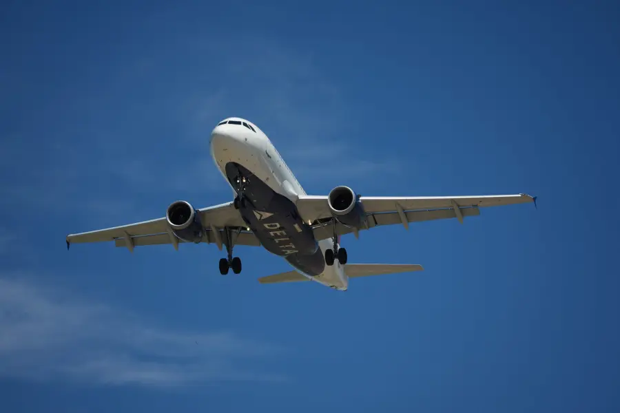 Πορτογαλία: Αεροσκάφος της Delta Air Lines έκανε αναγκαστική προσγείωση στο Πόρτο αφού εντοπίστηκε καπνός στην καμπινα