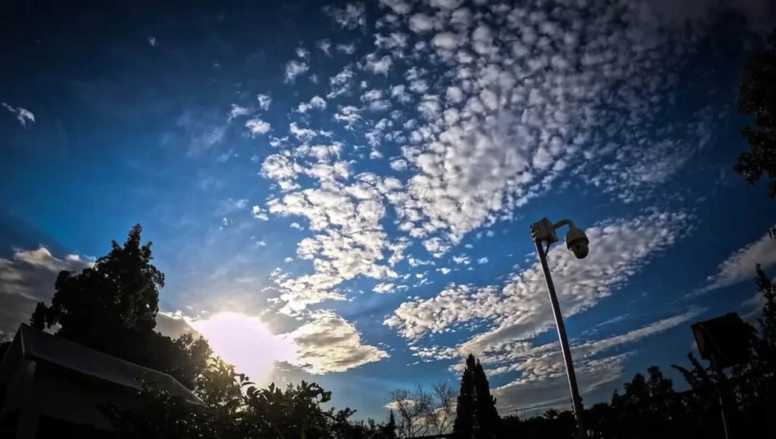 Καίρος: Ηλιοφάνεια σήμερα, νέα επιδείνωση από Τετάρτη – Πρόγνωση από την Αν. Τυράσκη