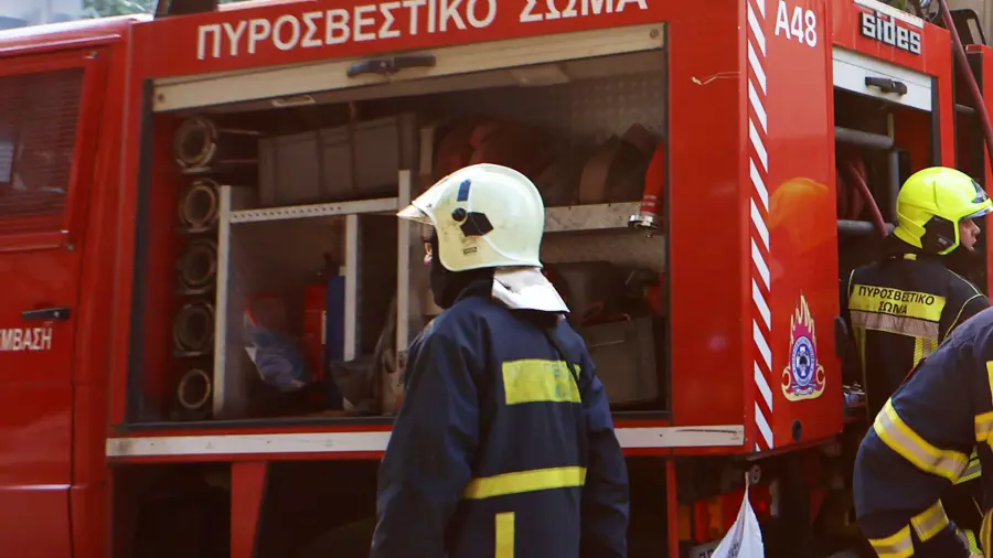 Φωτιά σε κτίριο στο κέντρο της Αθήνας – Διακοπή κυκλοφορίας
