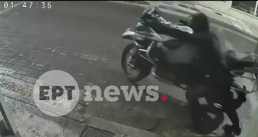 Ραφήνα: Βίντεο ντοκουμέντο του ΕΡΤnews από την κλοπή μοτοσικλέτας μεγάλου κυβισμού