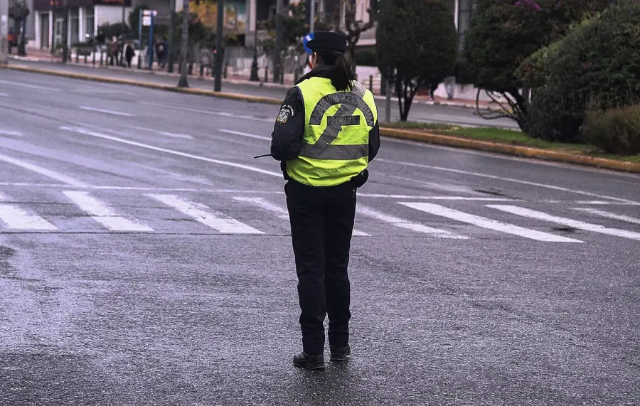 Χαλάνδρι: Διακοπή κυκλοφορίας στη Βάρναλη λόγω θραύσης αγωγού της ΕΥΔΑΠ
